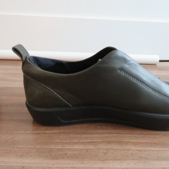 ECCO Soft 8 Slip on Sneaker Comfort Shoe in Grape Leaf Green - Men's Size US 8 - Picture 15 of 16